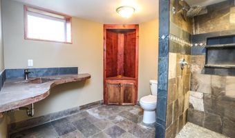 805 NE 1st Ave, Aberdeen, SD 57401