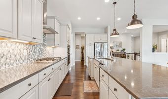 102 PHOEBE Ct, Lake Frederick, VA 22630