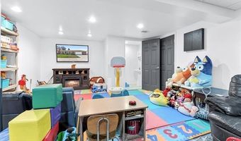 14903 Harrison Ave, Allen Park, MI 48101