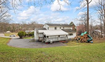 20 Algonquin Cir, Airmont, NY 10952