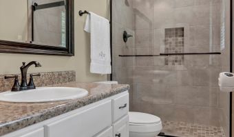 2704 PINE MANOR Ln, Albany, GA 31707