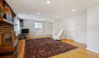 6216 ROCKHURST Rd, Bethesda, MD 20817