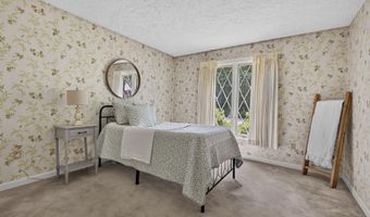 28 Buttonwood Rd, Bedford, NH 03110