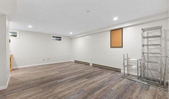 27 Crows Nest Ln 7E, Danbury, CT 06810