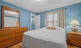 96 Oak Hill Dr, Bristol, CT 06010