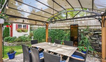 27 King St, East Greenwich, RI 02818