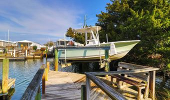 301 Old Causeway Rd, Atlantic Beach, NC 28512