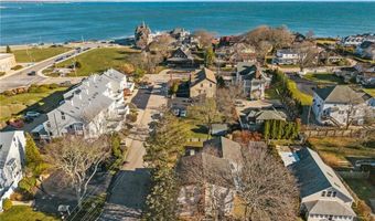 16 Courtway St, Narragansett, RI 02882