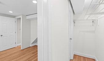 2100 27TH St S, Arlington, VA 22206