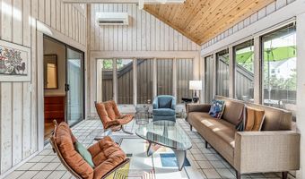 2 Haverhill Ct, Ann Arbor, MI 48105