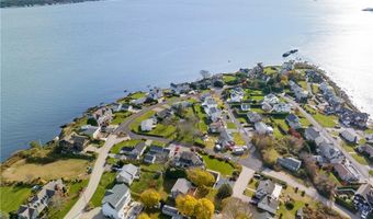 21 Namcook Rd, Narragansett, RI 02882