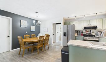 121 Woodland Dr, Hartford City, IN 47348