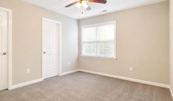 1008 Mica Lamp Ct, Apex, NC 27502
