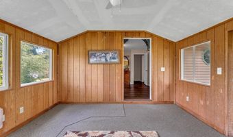 662 E 1452 Rd, Baldwin City, KS 66006