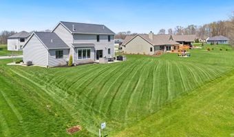 2016 Fairway Dr, Auburn, IN 46706