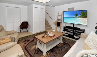 231 Maple Ave 102, Newport, RI 02840
