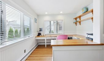 35 Anna Olivo Ct, Narragansett, RI 02882