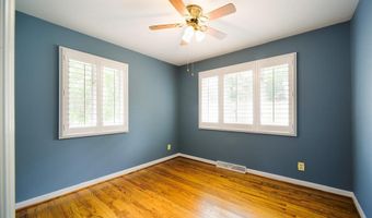 50 W Oak Hill Dr, Ballwin, MO 63021
