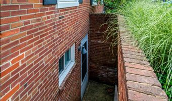 4220 32ND St S, Arlington, VA 22206