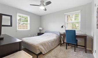 6812 LAMP POST Ln, Alexandria, VA 22306