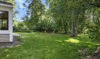 17 Schuyler Hills Rd, Albany, NY 12211