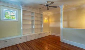 15 8th St, Apalachicola, FL 32320