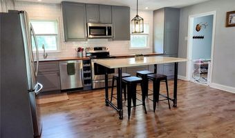 263 E Skyline Dr, Ballwin, MO 63011
