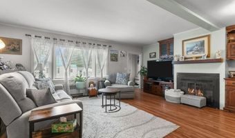 41 Perry Ave, Middletown, RI 02842