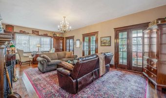 33 S Bay Ave, Amityville, NY 11701