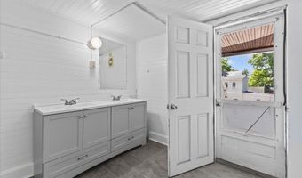 21 Hyde St 2, Burlington, VT 05401