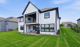 4261 Lakeshore Dr, Basehor, KS 66007