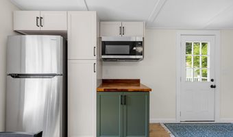 15 1st St, Bourne, MA 02532