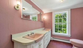 57 Roberts Cove Rd, Alton, NH 03809