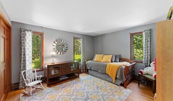 2 Spinney Ln, North Kingstown, RI 02852