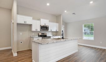 21 E Cofield St, Aurora, MO 65605