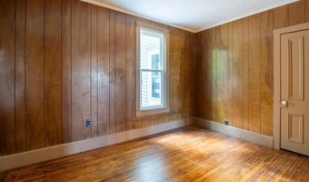 300 N Harshbarger St, Abingdon, IL 61410