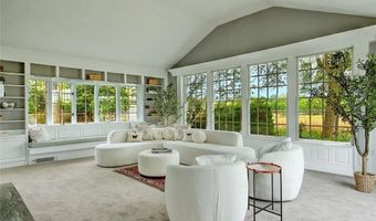 33 Meadowbrook Dr, Barrington, RI 02806