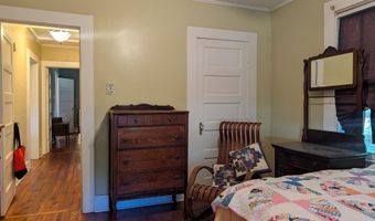 446 Ballentine St, Bay St. Louis, MS 39520