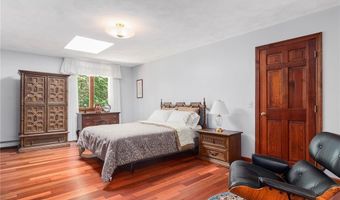 10 Oak Hill Dr, Lincoln, RI 02865