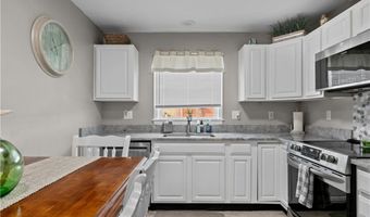 231 Maple Ave 203, Newport, RI 02840