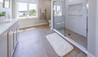 8 Shipmasters Cove Rd, Belfast, ME 04915