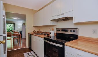 609 Watersedge Dr, Ann Arbor, MI 48105