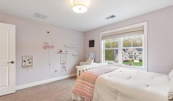 76 Woods Ln, Cranston, RI 02921