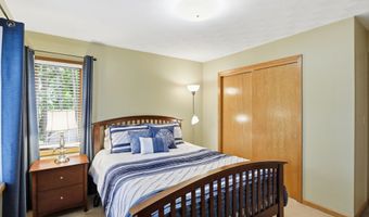 825 Queenswood Ct, Indianapolis, IN 46217