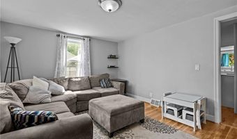82 Vera St, Warwick, RI 02886