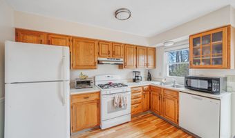 190 Merrick Rd 35, Amityville, NY 11701