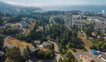 7774 Zoe Dr, Brookings, OR 97415