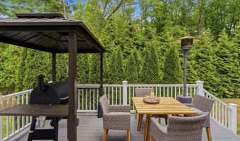 4 Hunters Rd, Bedford, NH 03110