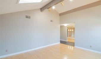 507 Glenmeadow Dr, Ballwin, MO 63011