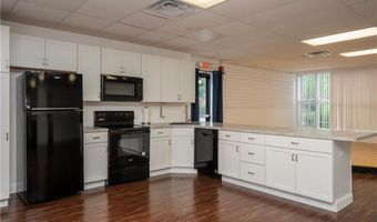 413 High St, Bristol, RI 02809